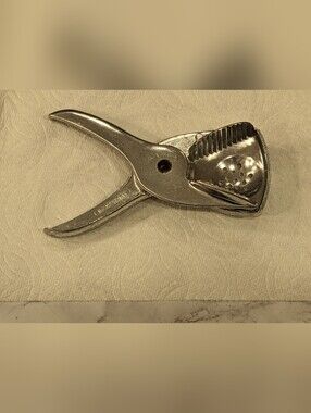 Irvin Ware Handheld Juicer Citrus Lime Squeezer Press Juicer Vintage Barware